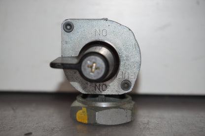 Höger sida på Bensinkran från en Honda XL 1000 V -2008 motorcykel.