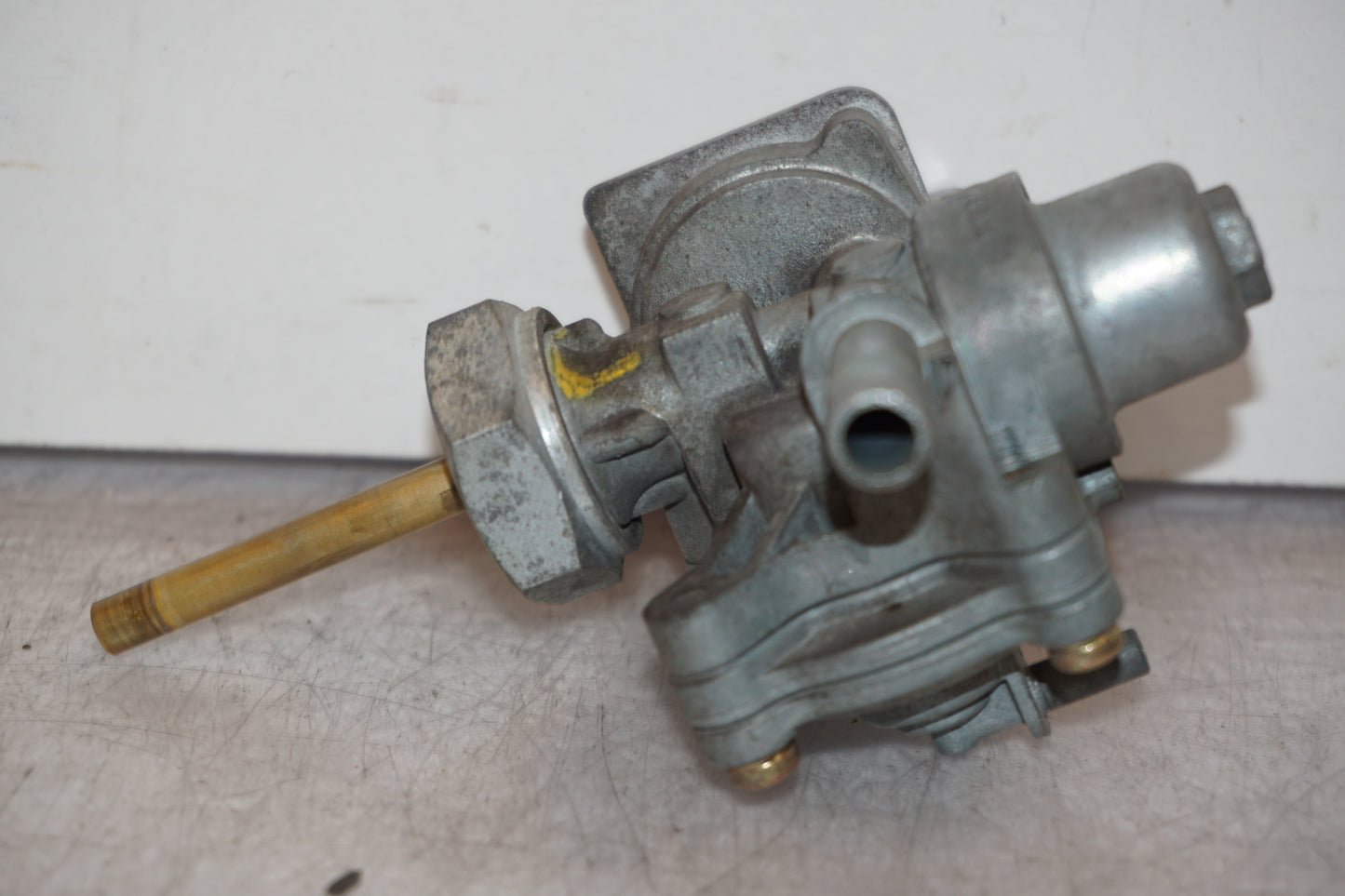 Baksidan på Bensinkran från en Honda CB 750 SF -1999 motorcykel.