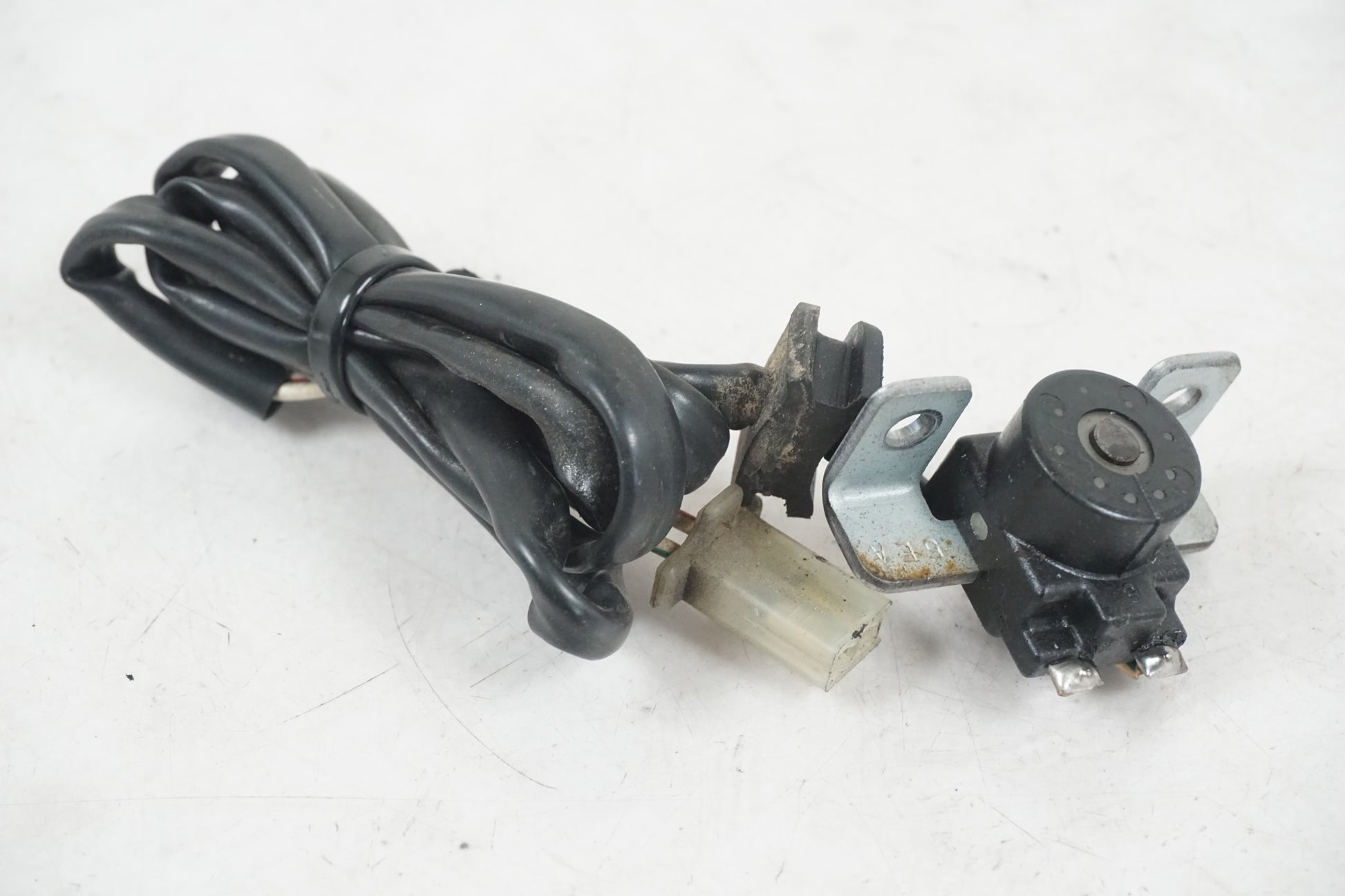 Baksidan på Tändpickup från en Yamaha XJR 1300 -2002 motorcykel.