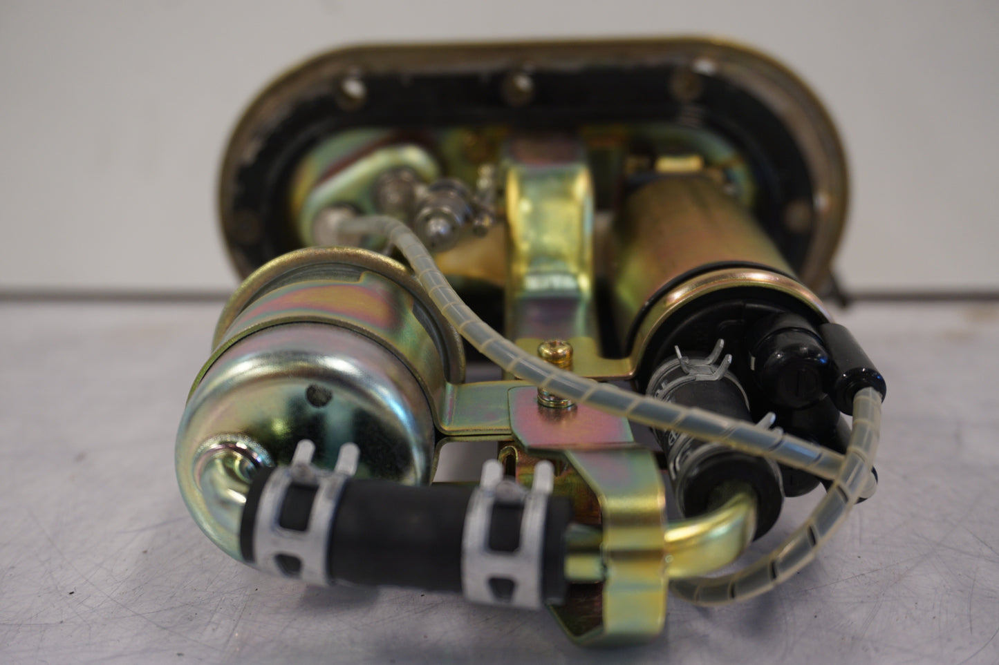 Snett uppifrån på Bensinpump insprut från en Kawasaki ZX-12R -2000 motorcykel.