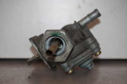 Höger sida på Bensinkran från en Honda CB 750 SF -1999 motorcykel.