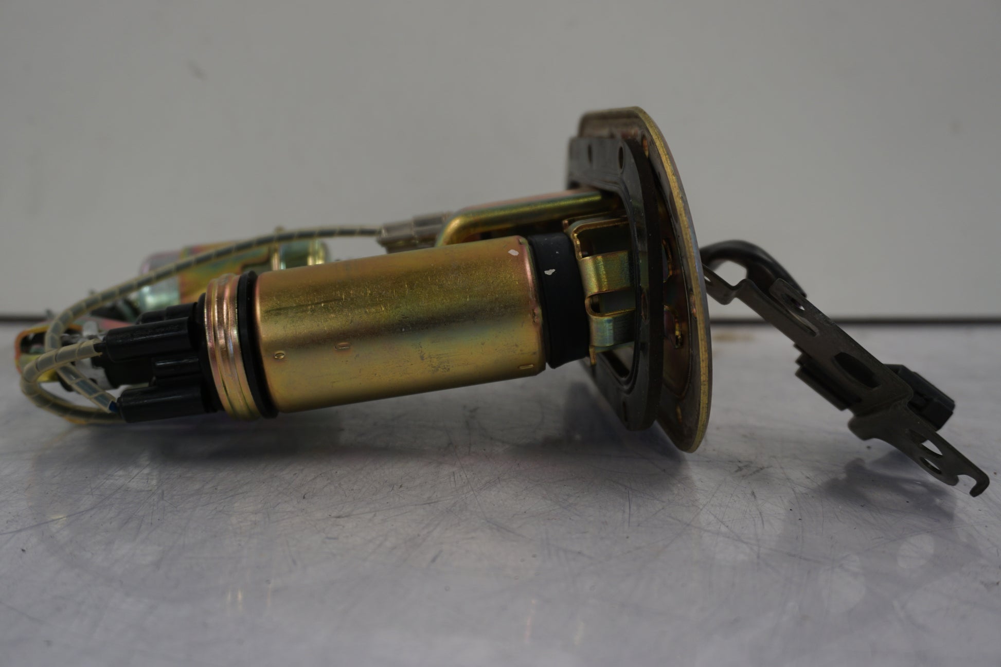 Snett nerifrån på Bensinpump insprut från en Kawasaki ZX-12R -2000 motorcykel.