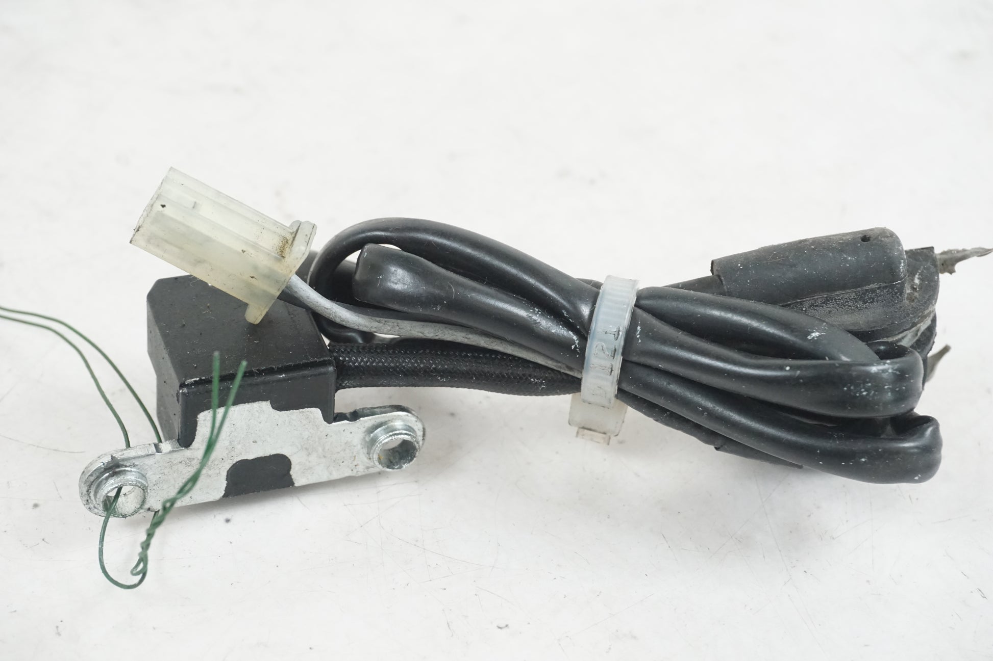 Baksidan på Tändpickup från en Yamaha FJR 1300 -2002 motorcykel.