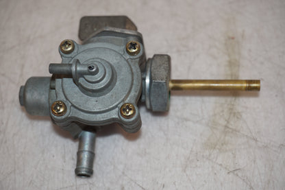 Snett nerifrån på Bensinkran från en Honda CB 750 SF -1999 motorcykel.