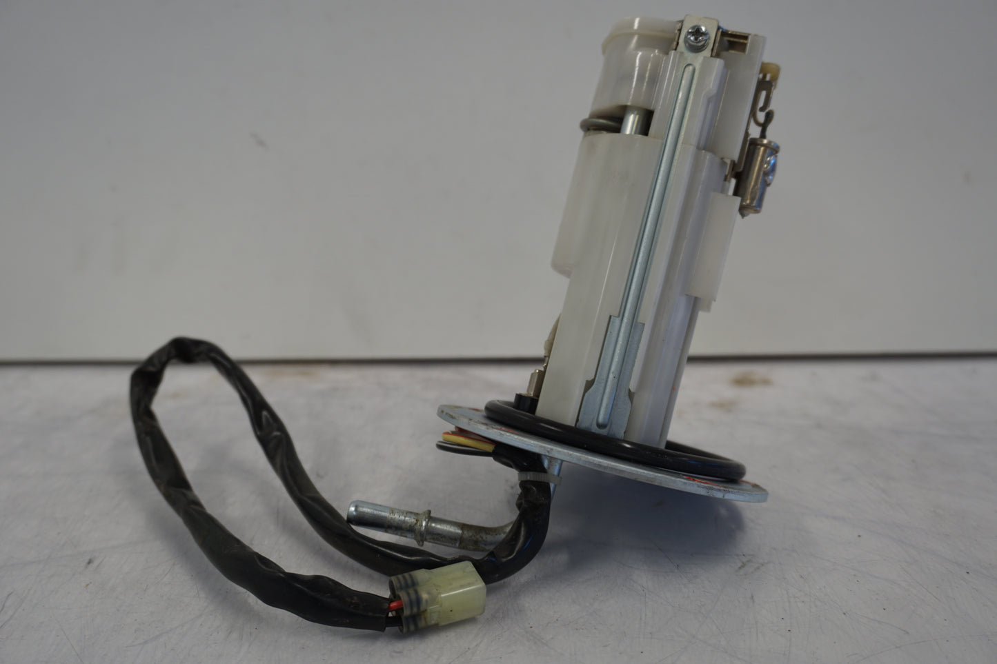 Vänster sida på Bensinpump insprut från en Kawasaki ZZ-R 1400 -2010 motorcykel.