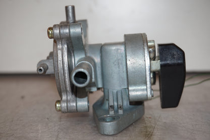 Vänster sida på Bensinkran från en Honda CBR 1100 XX -1998 motorcykel.