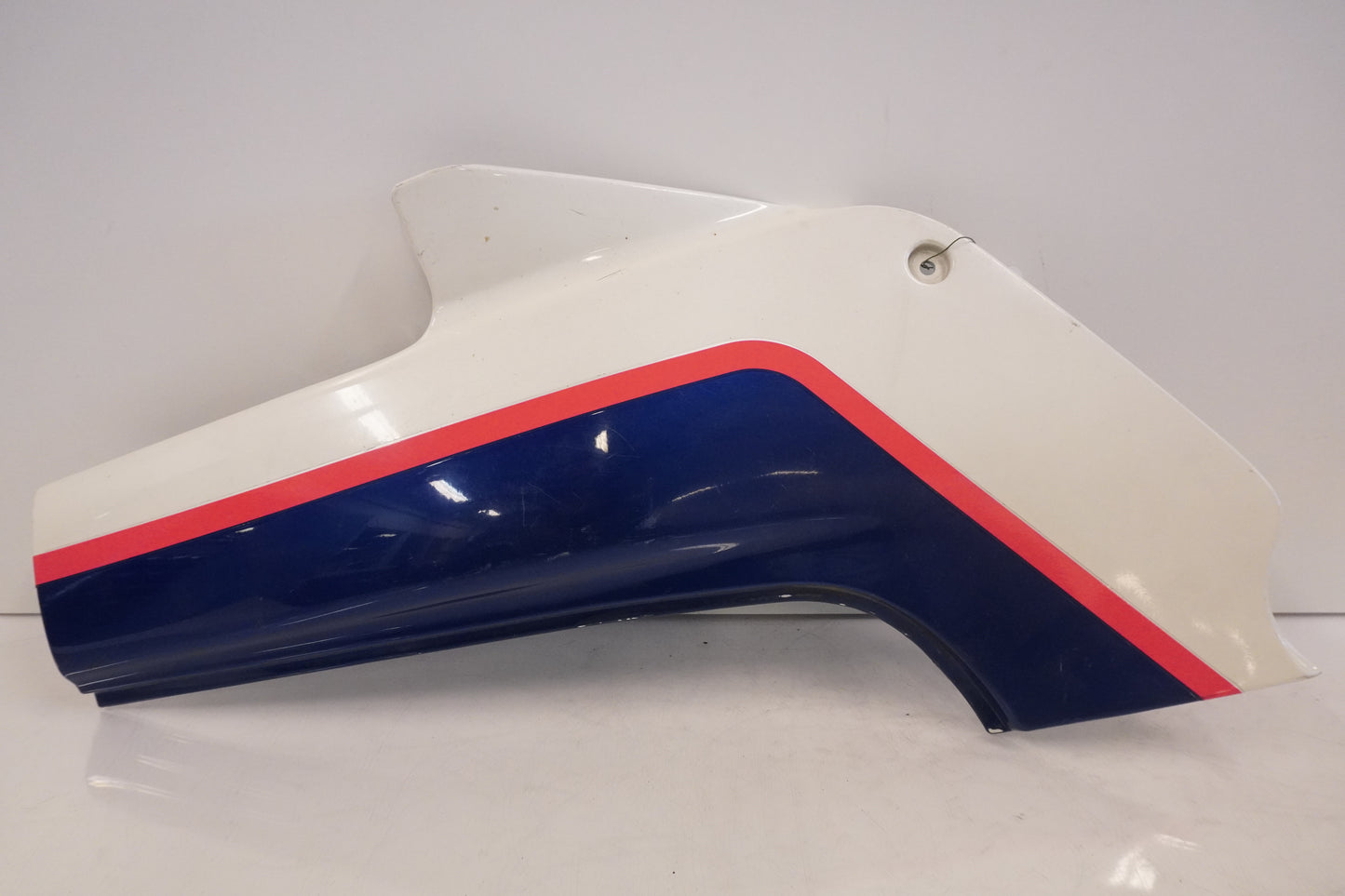 Framsidan på Sidopanel från en Kawasaki GPZ 500 S -1992 motorcykel.