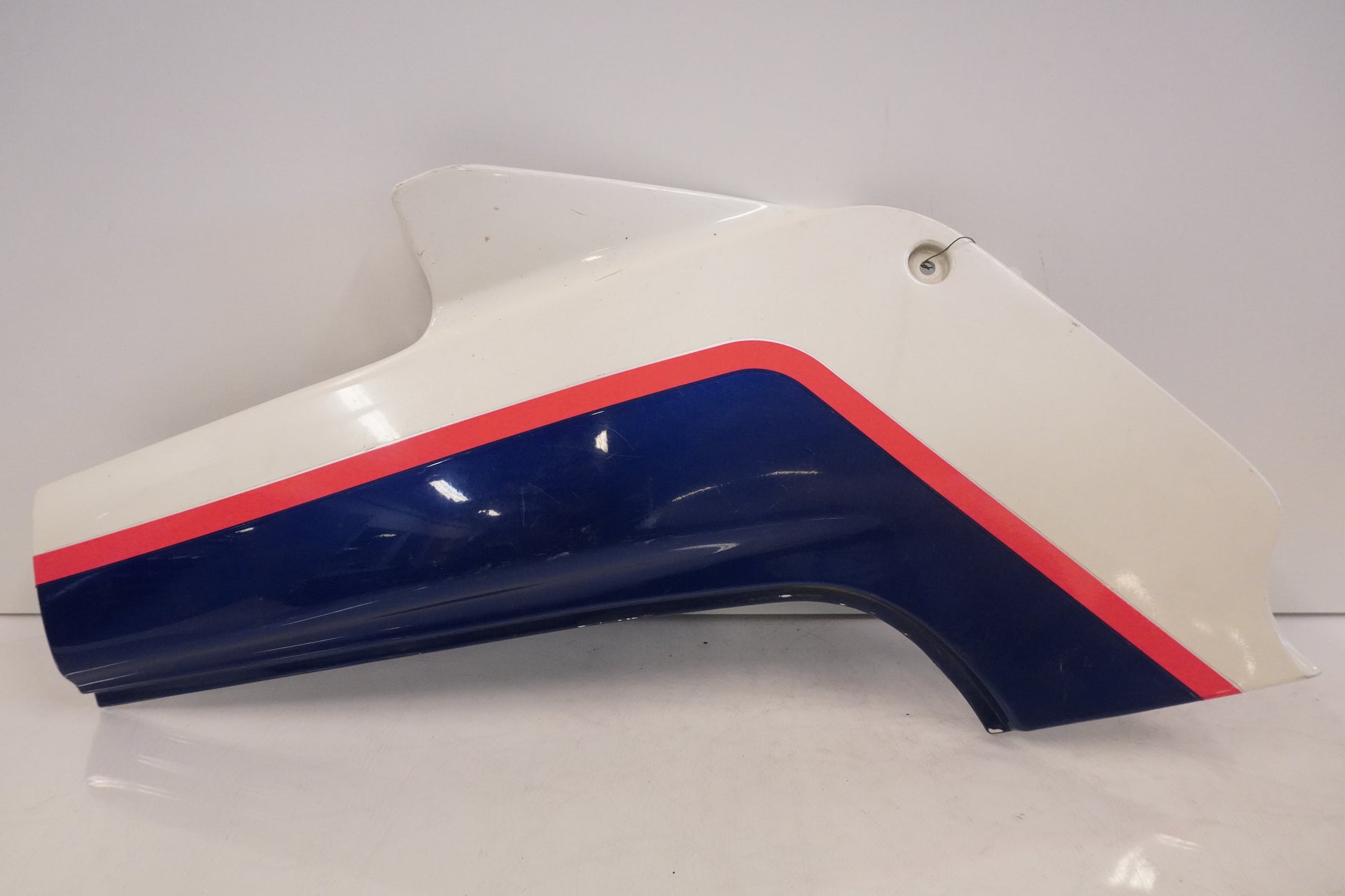 Framsidan på Sidopanel från en Kawasaki GPZ 500 S -1992 motorcykel.