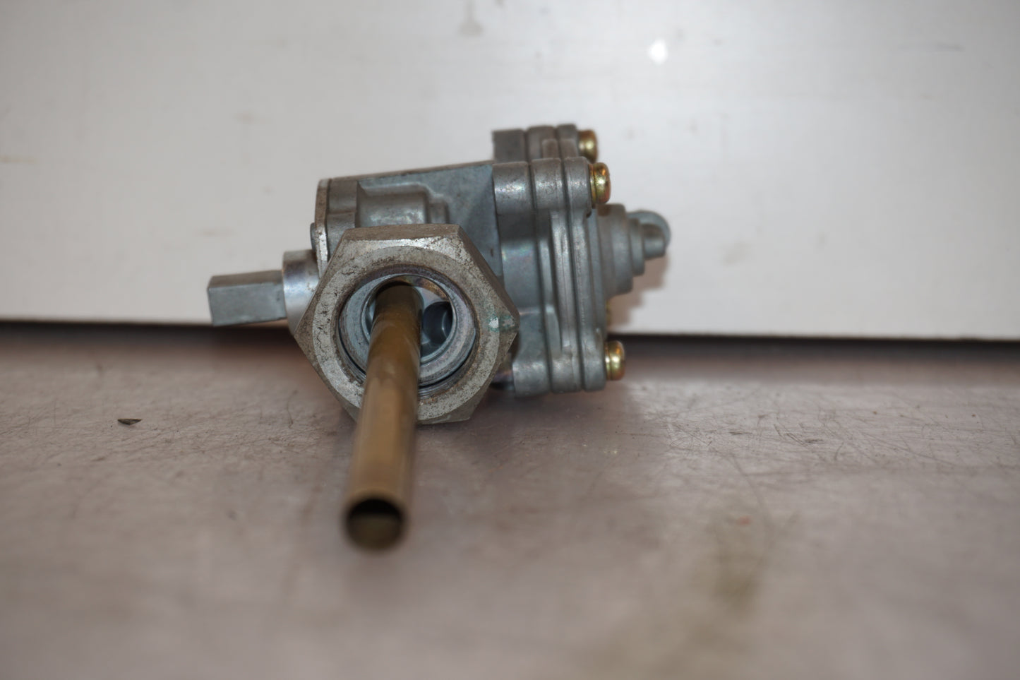 Snett uppifrån på Bensinkran från en Honda CB 600 Hornet -2000 motorcykel.