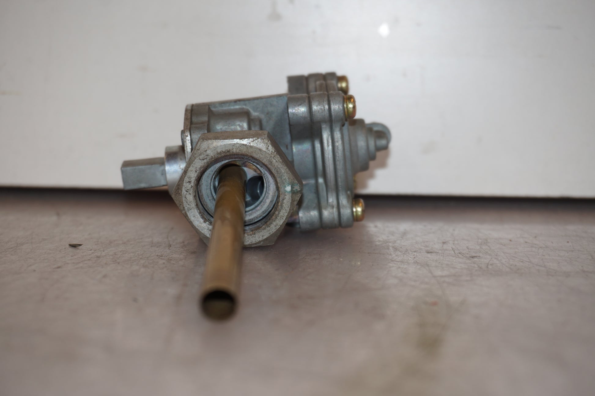 Snett uppifrån på Bensinkran från en Honda CB 600 Hornet -2000 motorcykel.