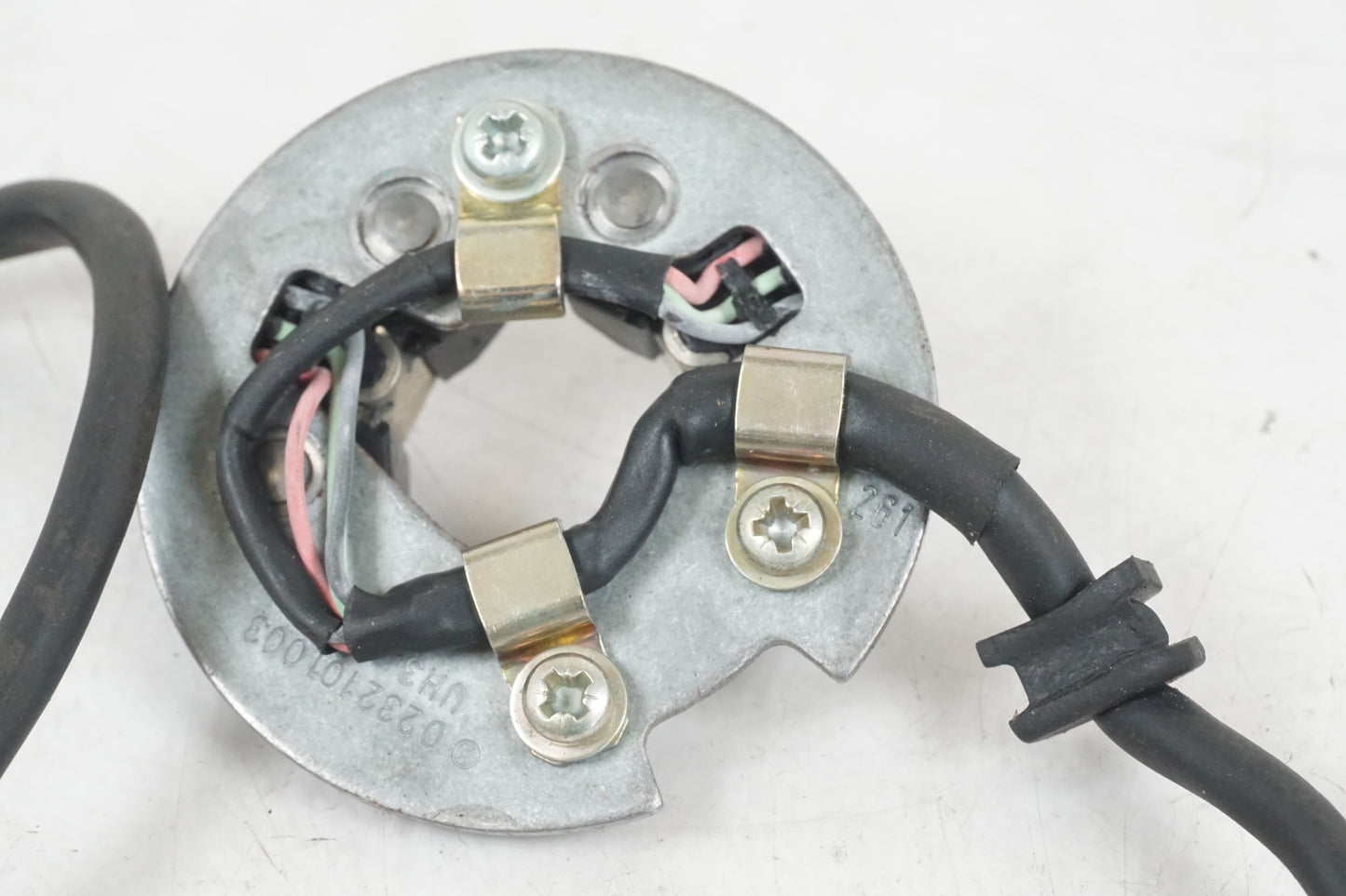 Baksidan på Tändpickup från en BMW K 75 -1992 motorcykel.