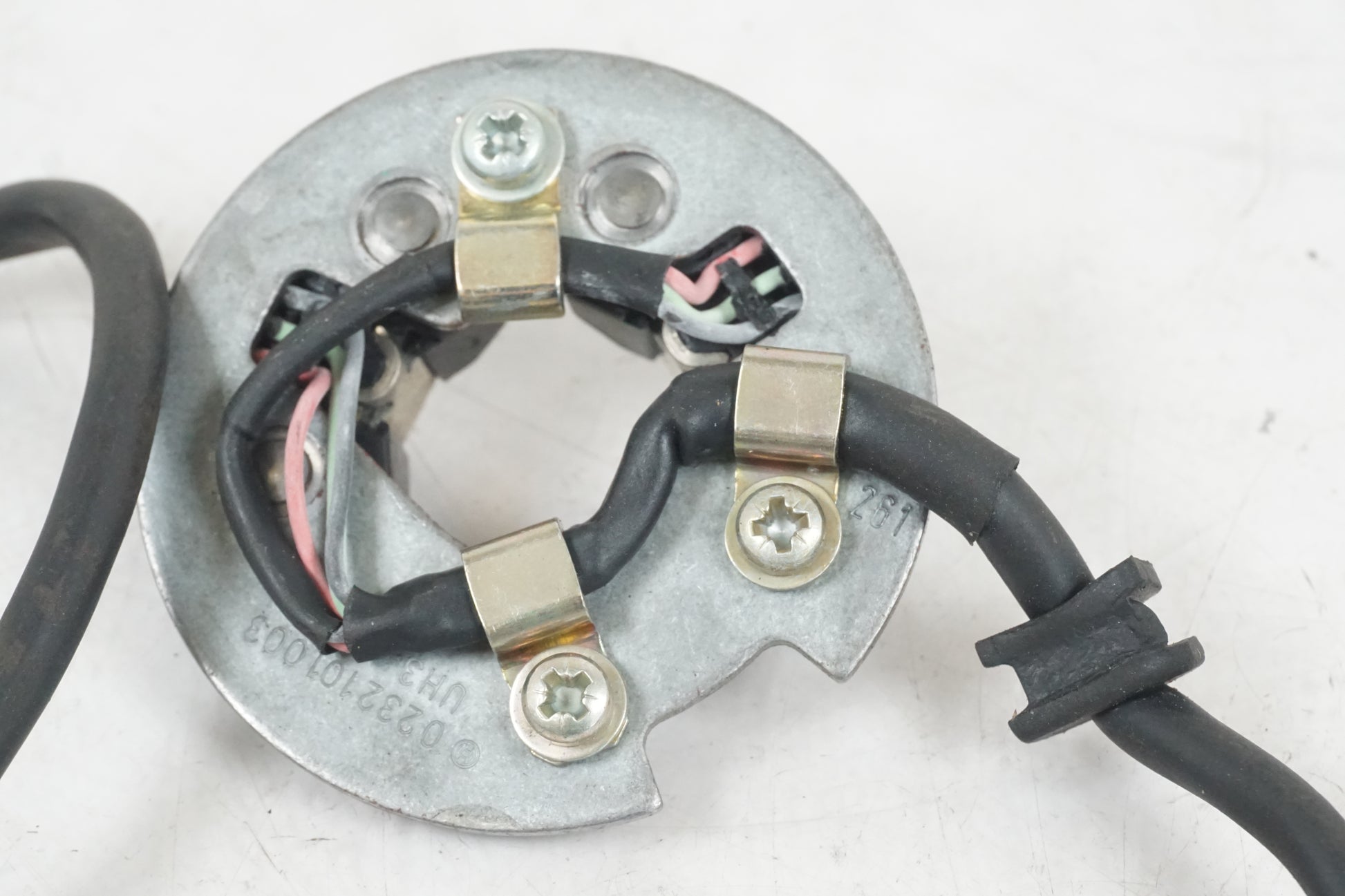 Baksidan på Tändpickup från en BMW K 75 -1992 motorcykel.