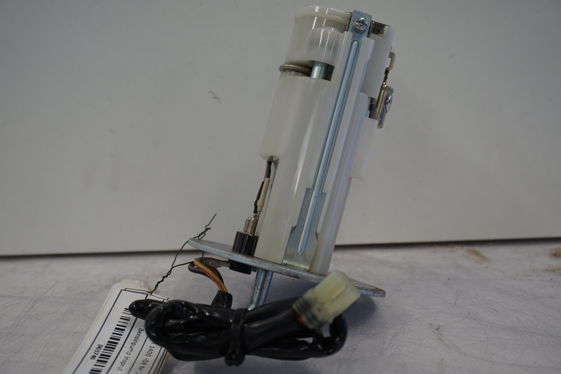 Baksidan på Bensinpump insprut från en Kawasaki GTR 1400 -2008 motorcykel.