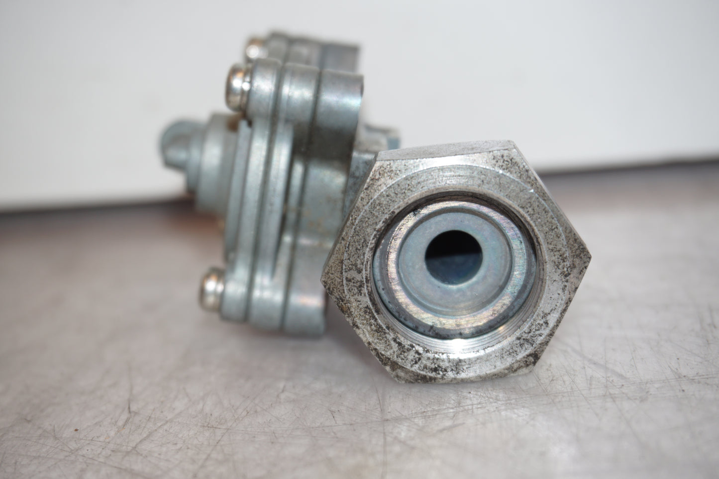 Extrabild1 på Bensinkran från en Honda CB 600 Hornet -2005 motorcykel.