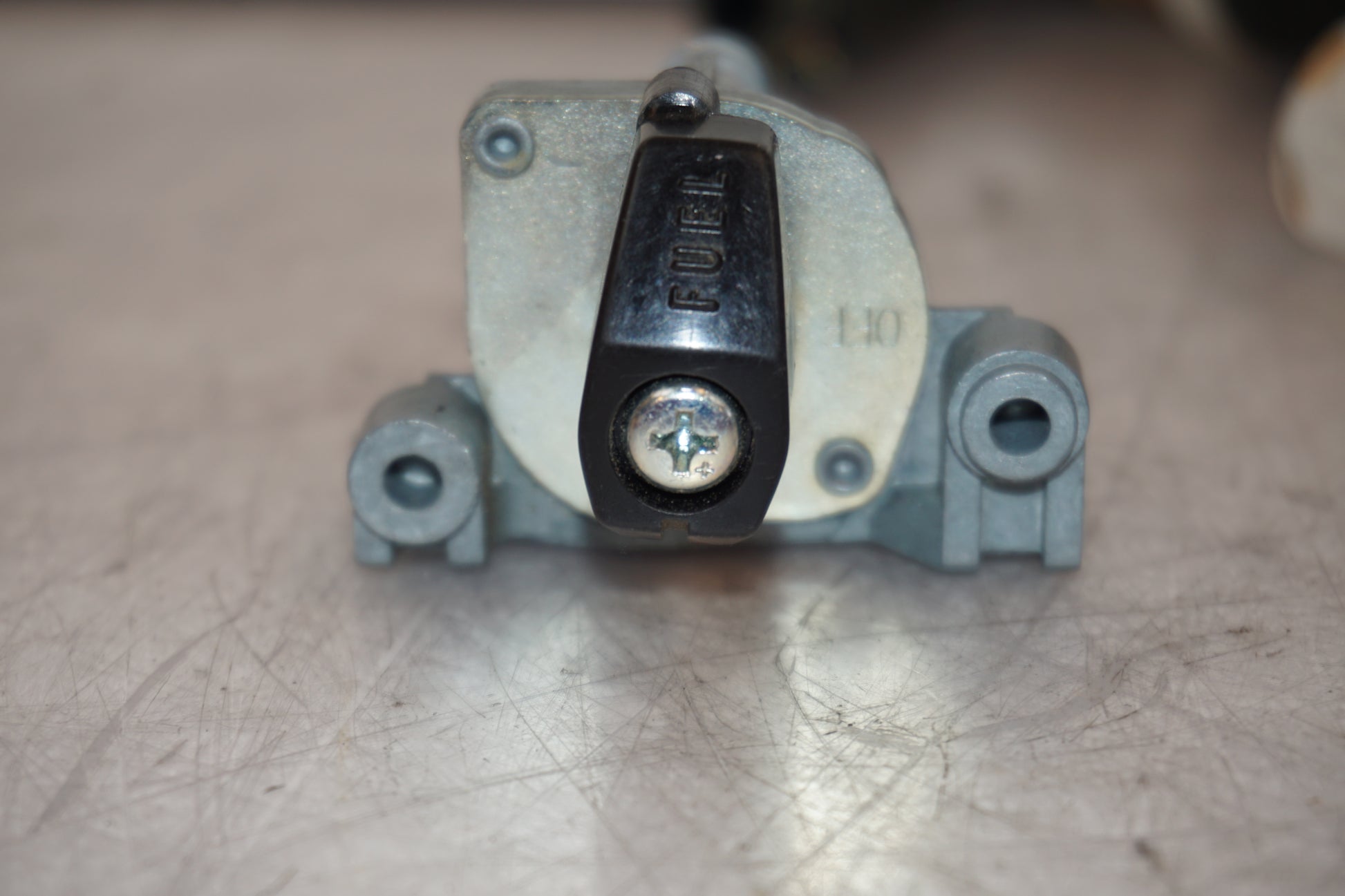 Höger sida på Bensinkran från en Honda VFR 750 -1996 motorcykel.