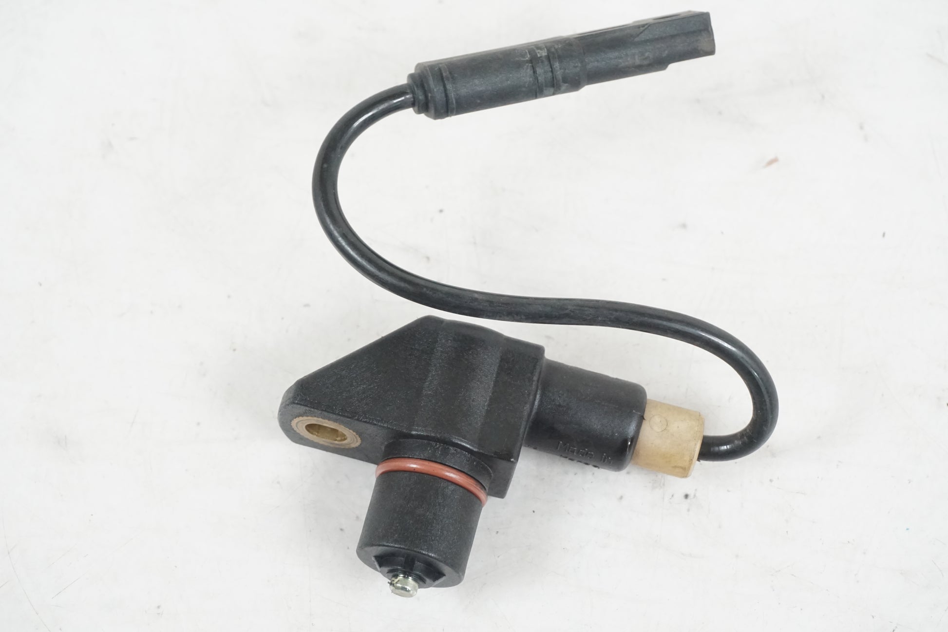 Framsidan på Vevaxelsensor från en BMW F 800 GS -2009 motorcykel.