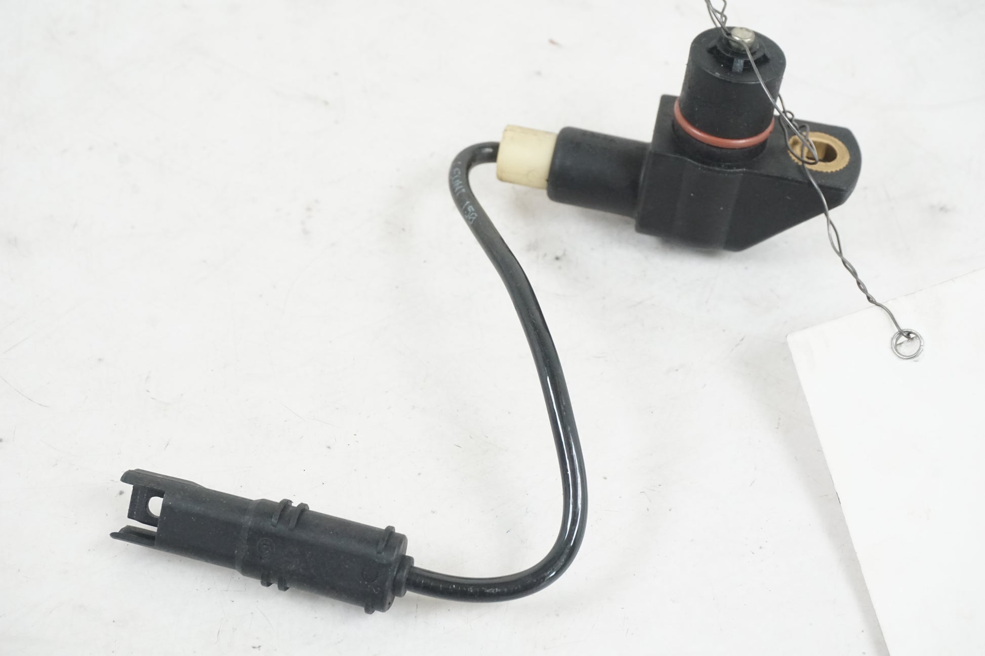 Baksidan på Vevaxelsensor från en BMW F 800 S -2009 motorcykel.