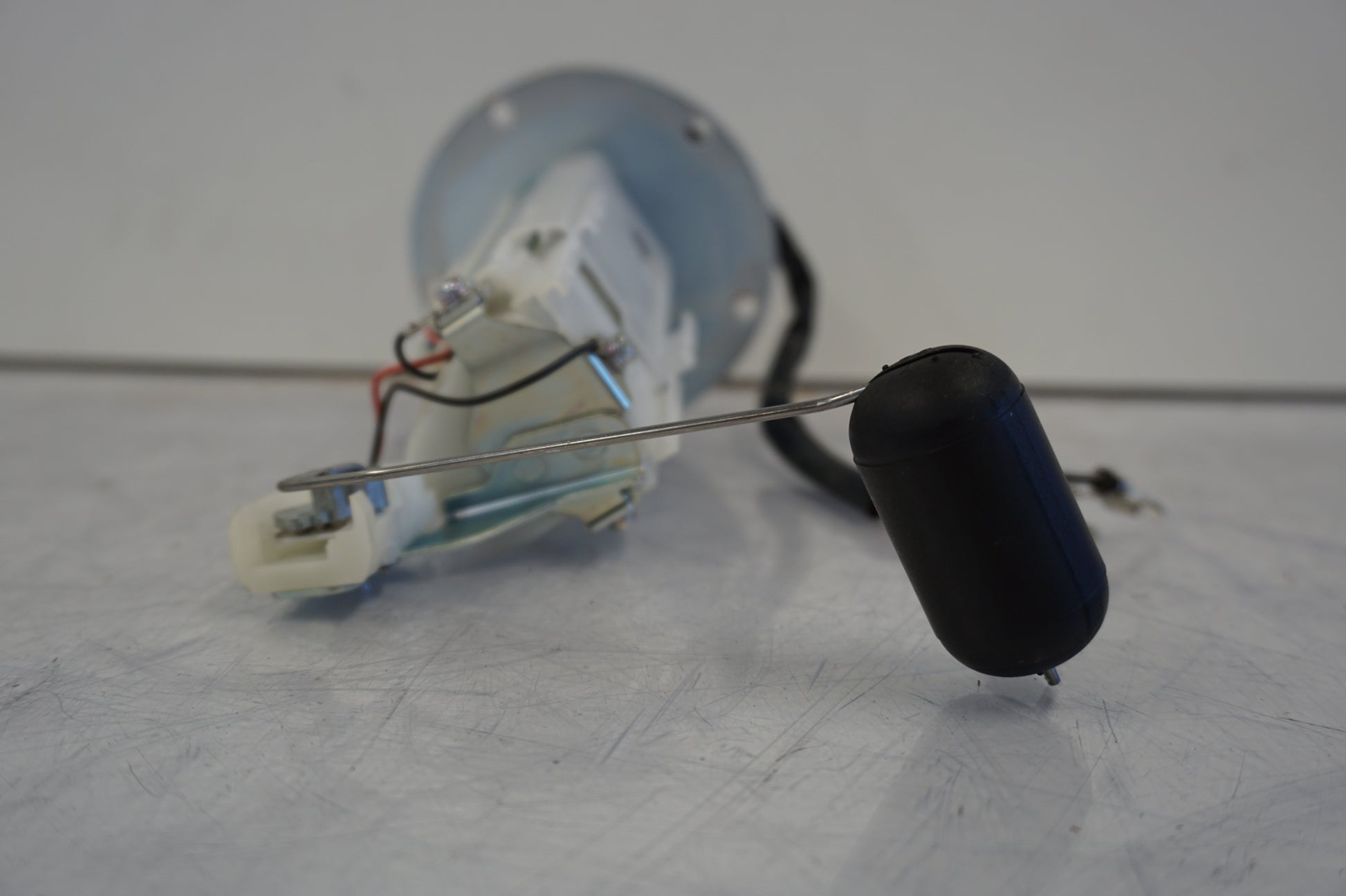 Vänster sida på Bensinpump insprut från en Kawasaki Z 1000 -2011 motorcykel.