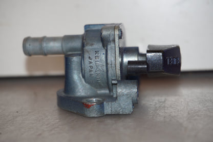 Snett nerifrån på Bensinkran från en Honda VFR 750 -1995 motorcykel.