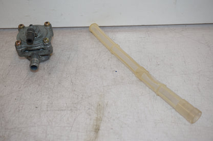 Framsidan på Bensinkran från en Honda XL 650 V -2000 motorcykel.