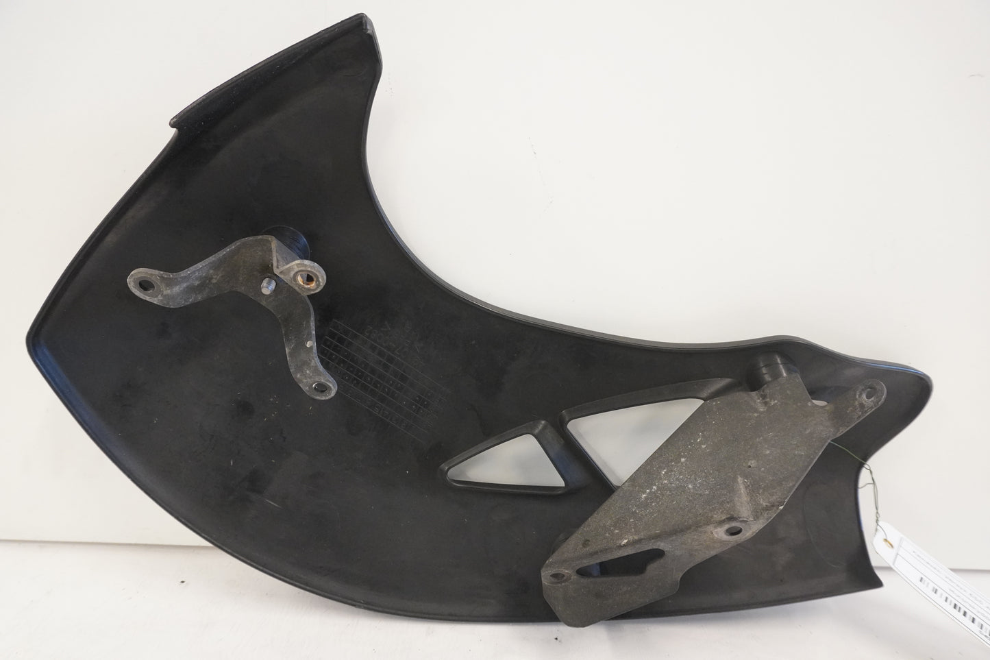 Baksidan på Motorskyddskåpa från en Kawasaki Versys 650 -2009 motorcykel.