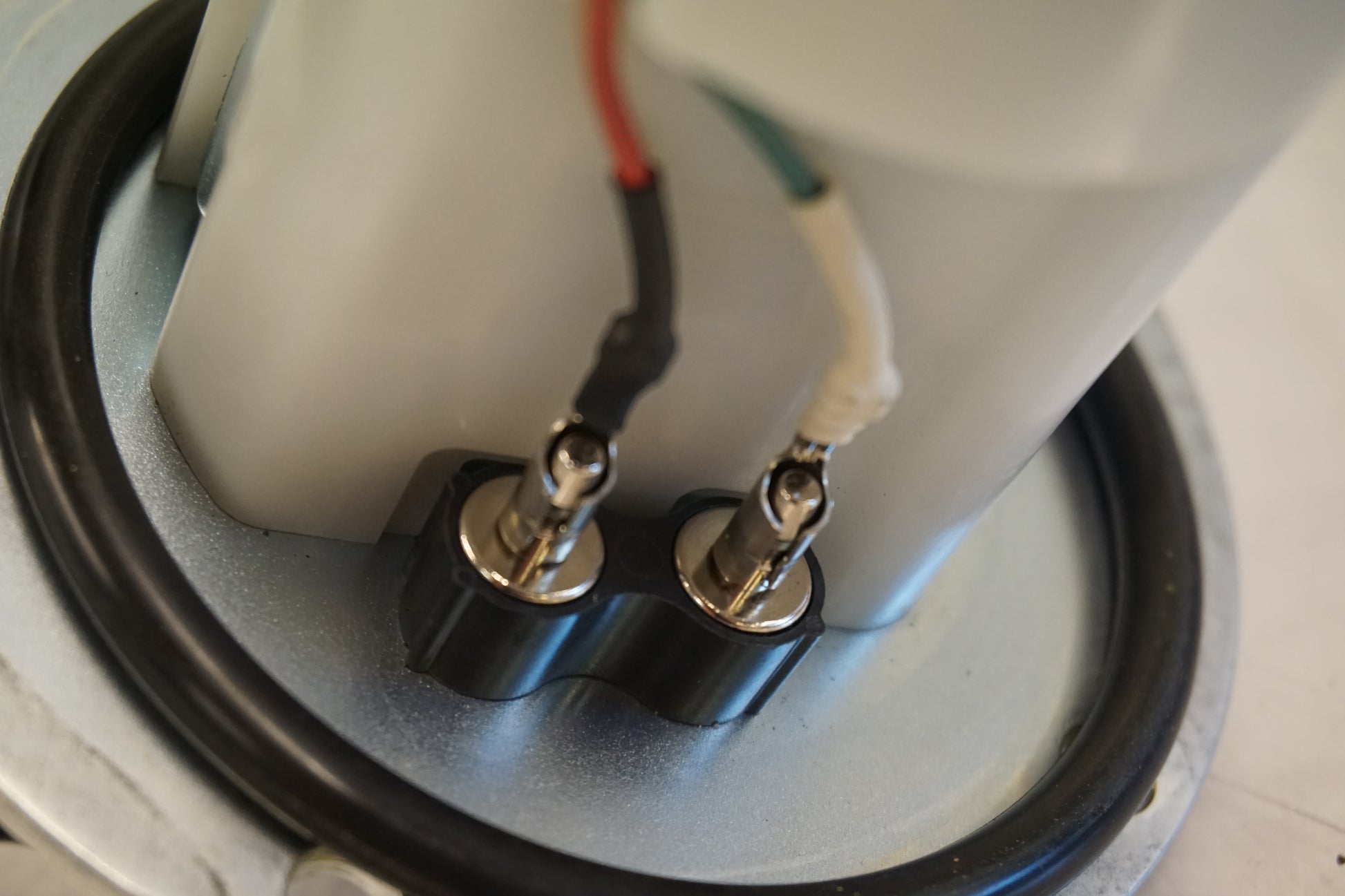 Extrabild4 på <p>Bensinpump insprut från Kawasaki ER-6N ABS 2014.</p>

<p>Med nivågivaren</p> motorcykel.