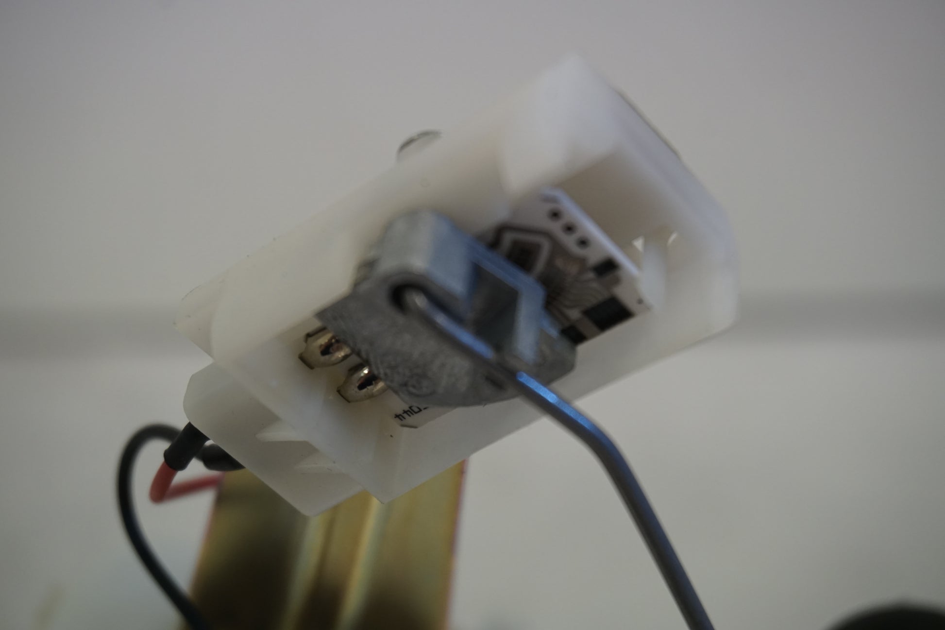 Extrabild7 på <p>Bensinpump insprut från Kawasaki ER-6N ABS 2014.</p>

<p>Med nivågivaren</p> motorcykel.