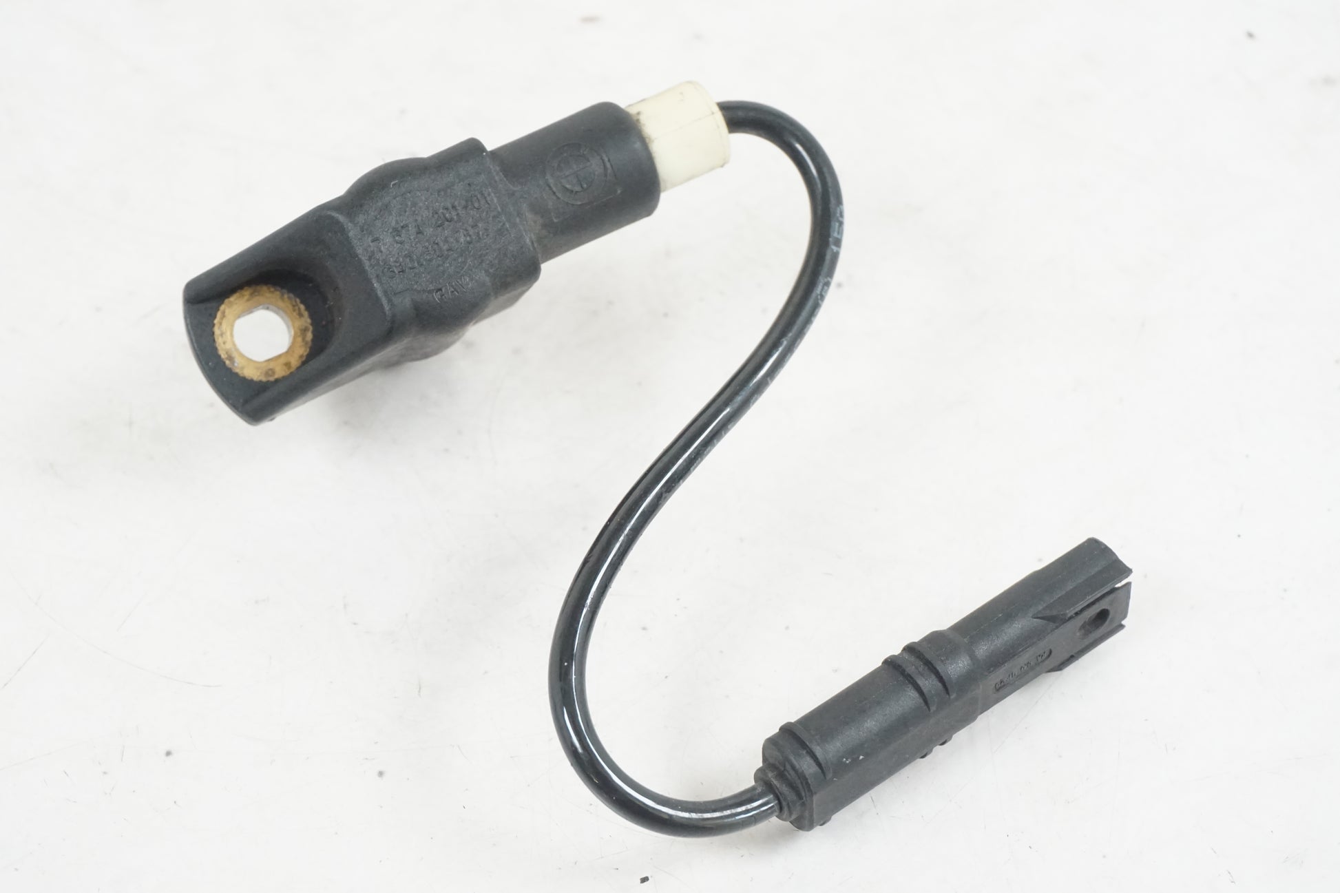 Baksidan på Vevaxelsensor från en BMW R 1200 RT -2011 motorcykel.