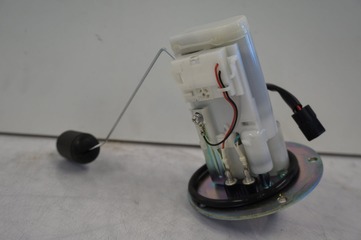 Framsidan på Bensinpump insprut från en Kawasaki Ninja 300 -2014 motorcykel.