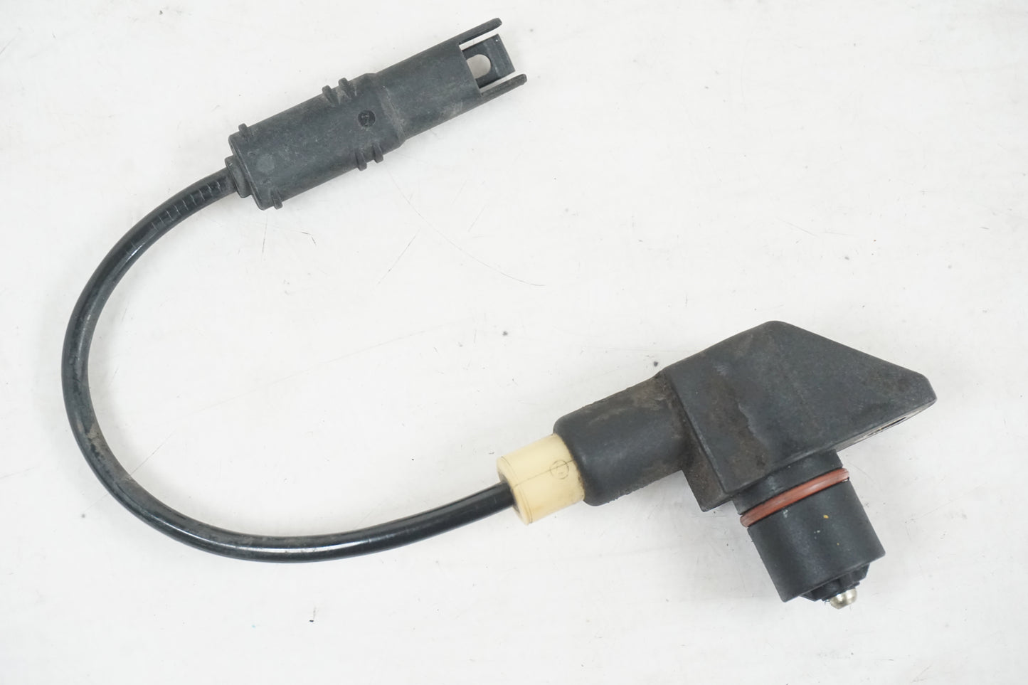 Framsidan på Vevaxelsensor från en BMW R 1200 GS -2004 motorcykel.