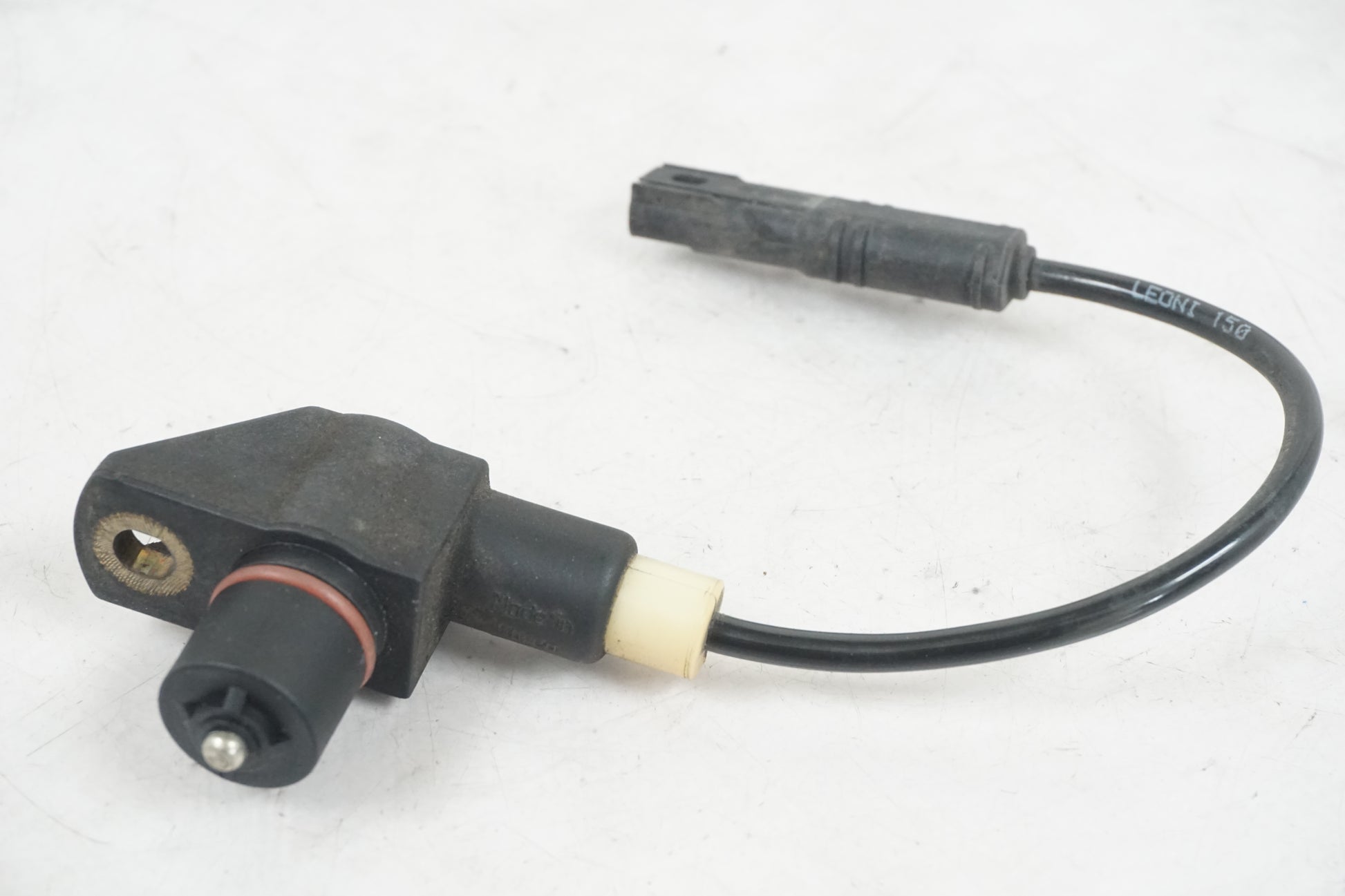 Baksidan på Vevaxelsensor från en BMW R 1200 GS -2004 motorcykel.