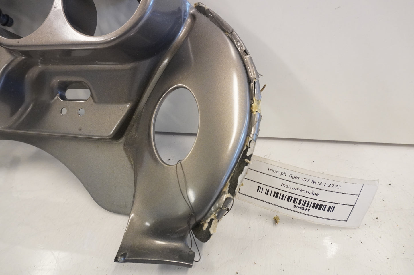 Baksidan på Instrumentkåpa från en Triumph Tiger -2002 motorcykel.