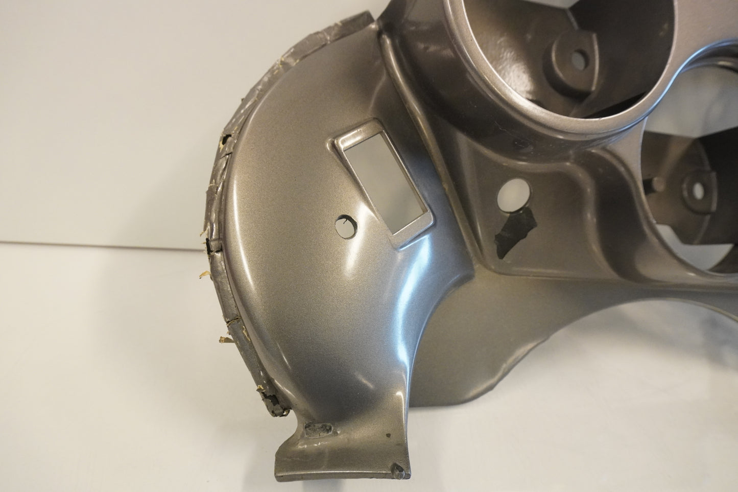 Höger sida på Instrumentkåpa från en Triumph Tiger -2002 motorcykel.