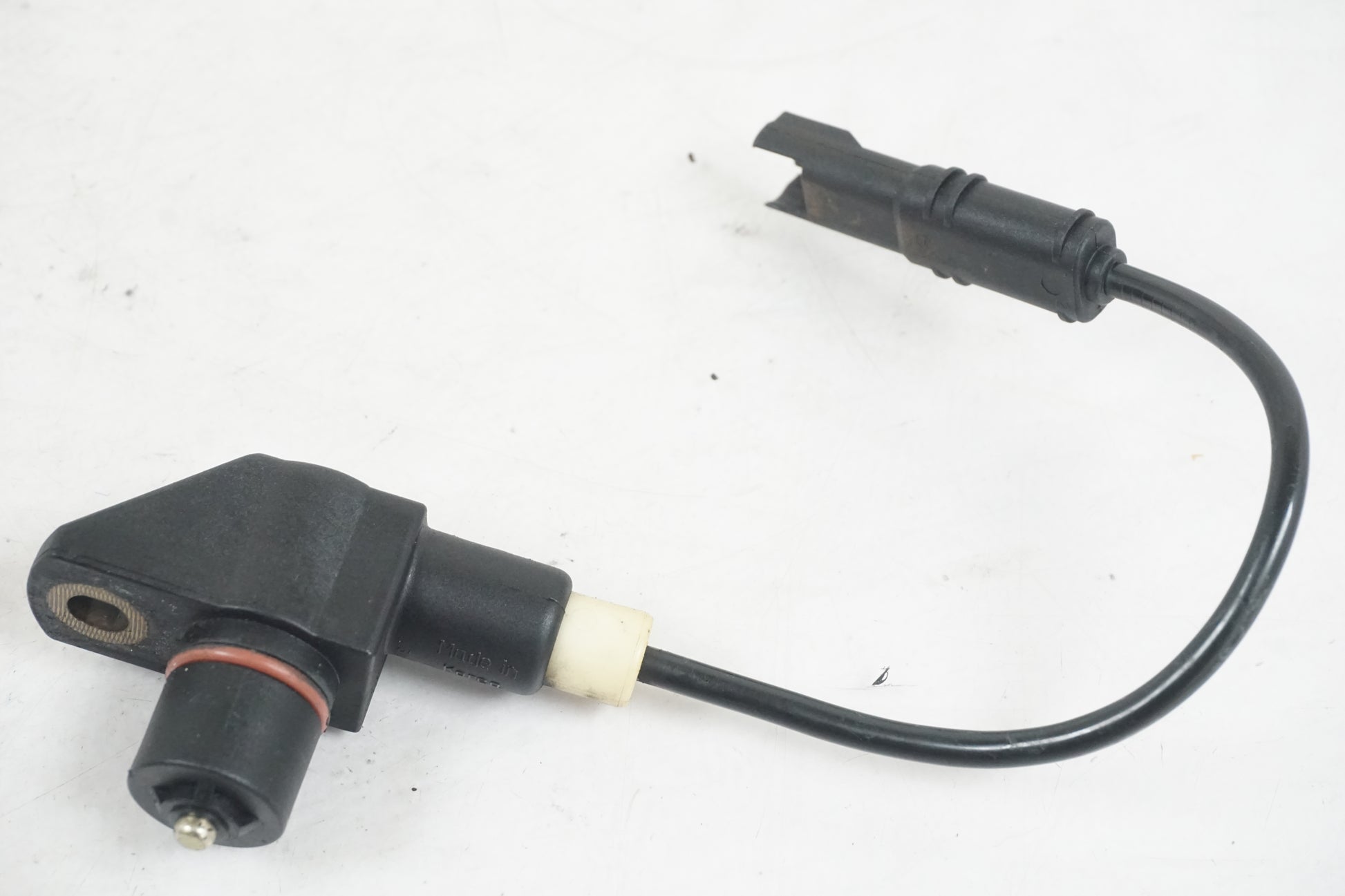 Framsidan på Vevaxelsensor från en BMW R 1200 R -2007 motorcykel.