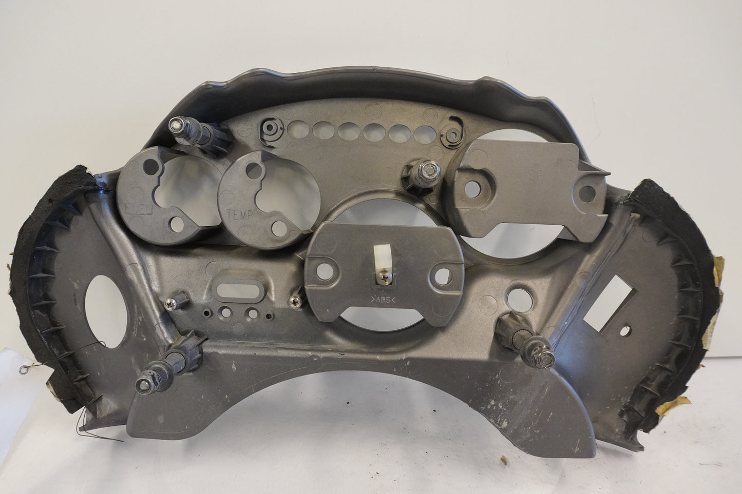 Vänster sida på Instrumentkåpa från en Triumph Tiger -2002 motorcykel.