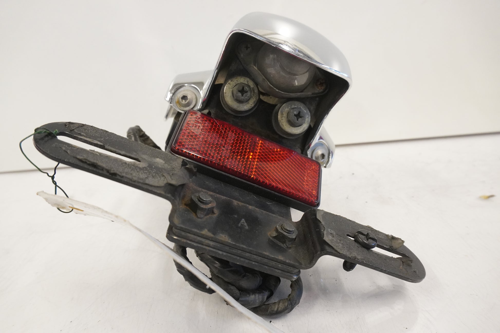 Framsidan på Skylthållare från en Kawasaki VN 900 -2008 motorcykel.