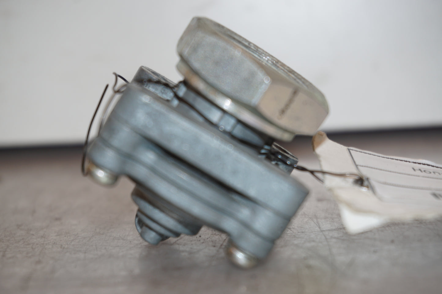 Snett uppifrån på Bensinkran från en Honda XL 650 V -2007 motorcykel.