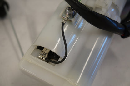 Extrabild5 på Bensinpump insprut från en Kawasaki Ninja 300 -2014 motorcykel.