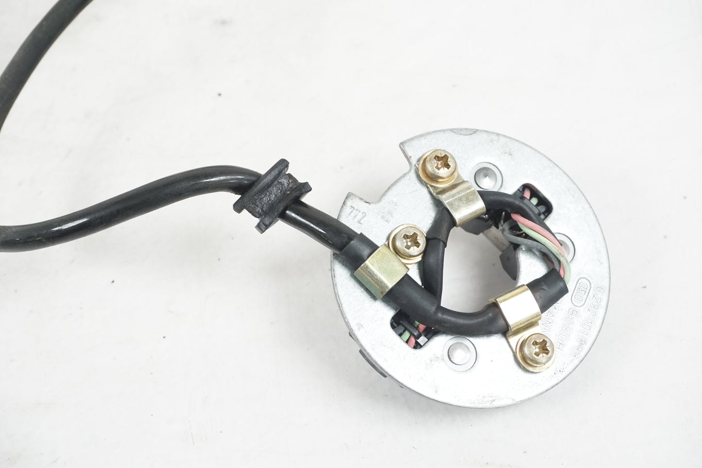 Baksidan på Tändpickup från en BMW K 1200 RS -1998 motorcykel.