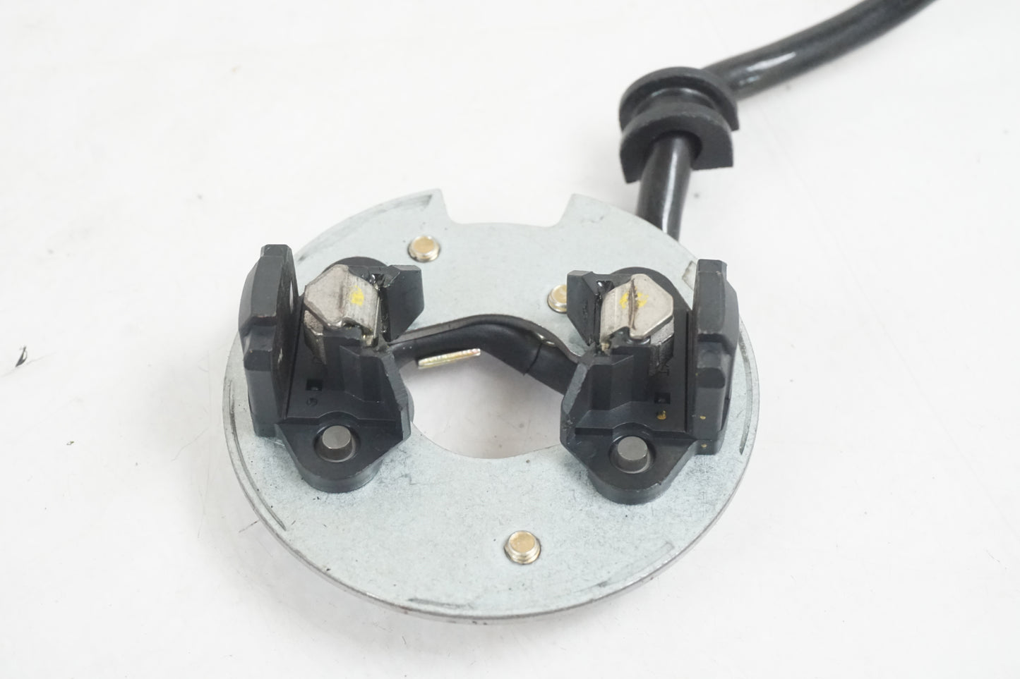 Vänster sida på Tändpickup från en BMW K 1200 RS -1998 motorcykel.