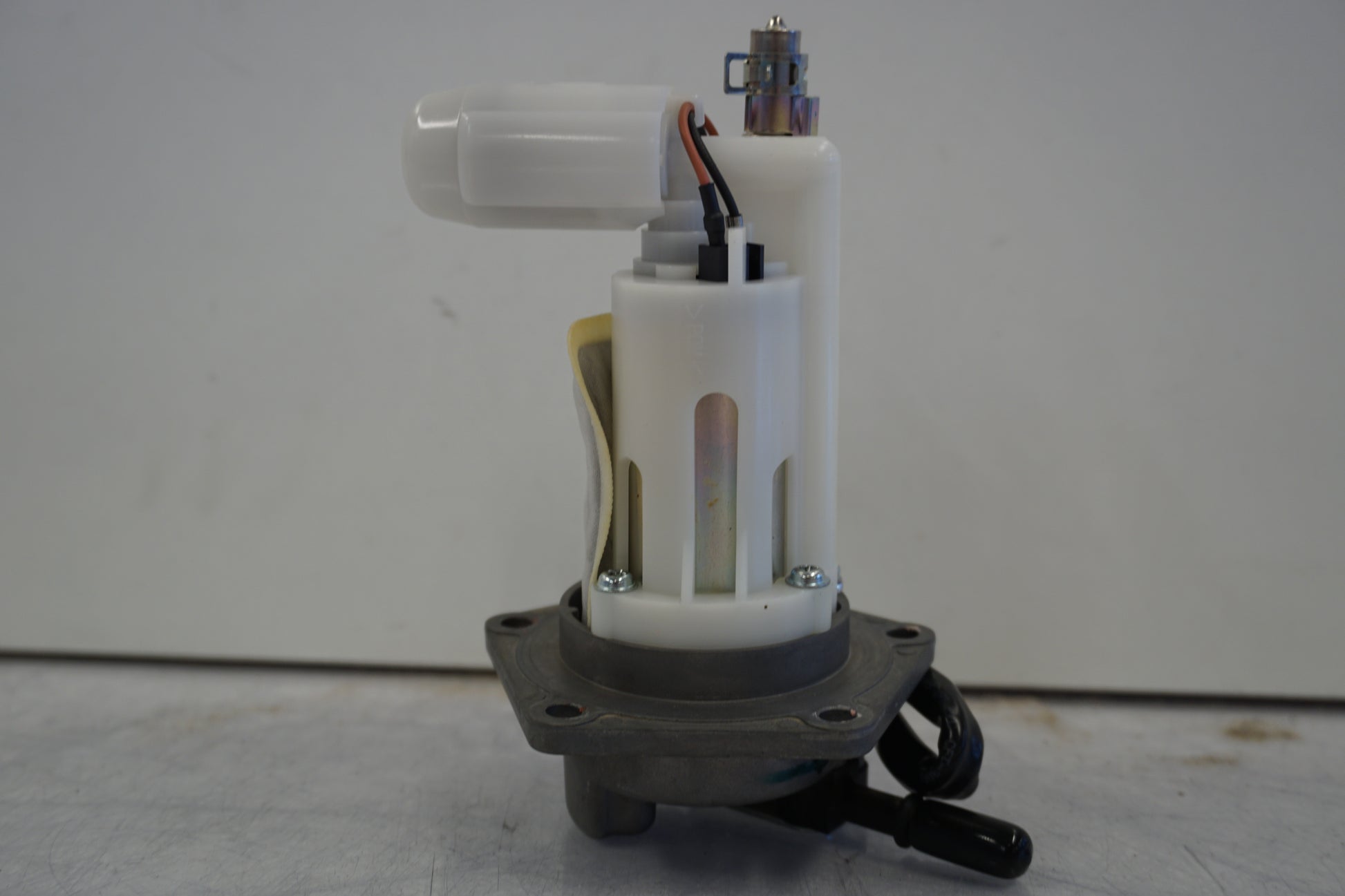 Höger sida på Bensinpump insprut från en Kawasaki Versys 650 -2007 motorcykel.