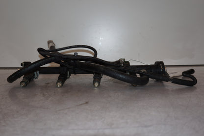 Vänster sida på Fuel Rail från en Triumph TT 600 -2000 motorcykel.