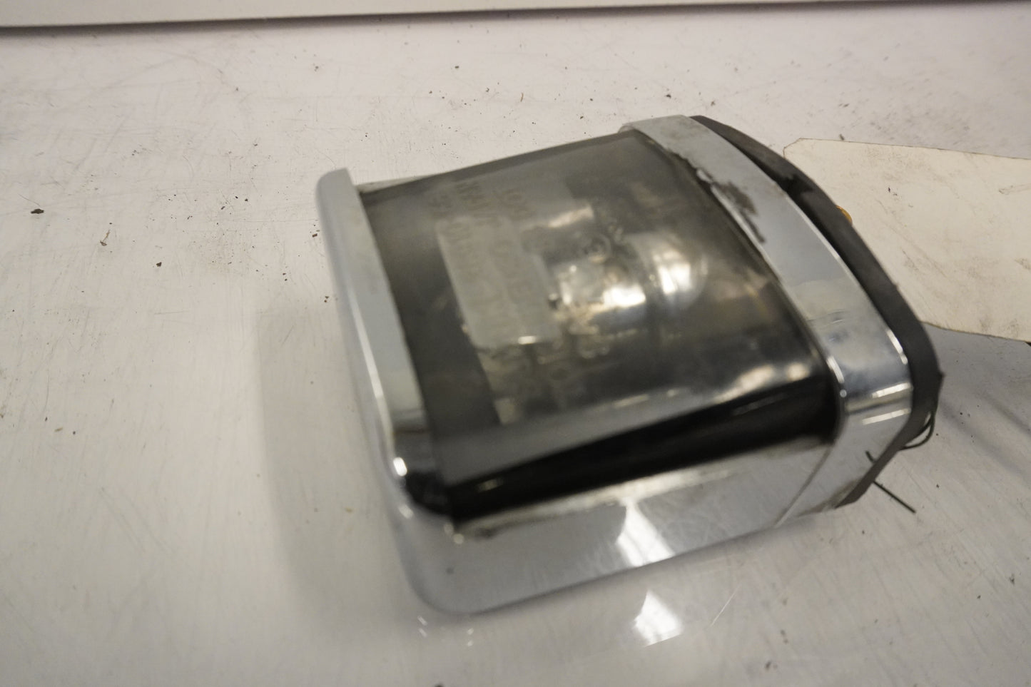 Baksidan på Skyltbelysning från en Suzuki VS 1400 -2003 motorcykel.