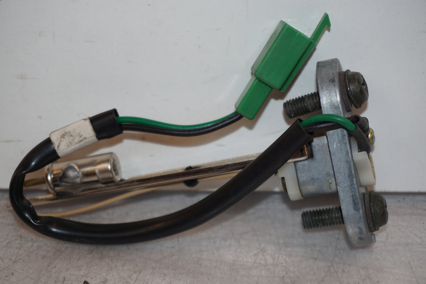 Framsidan på Bensintankgivare från en Yamaha YZF R6 -2000 motorcykel.