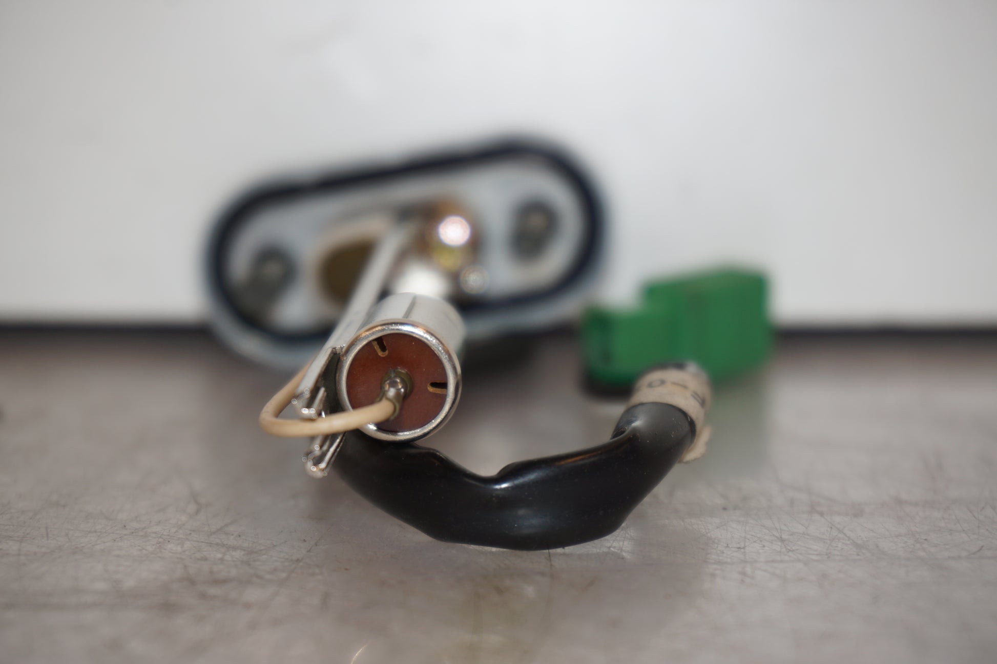 Snett uppifrån på Bensintankgivare från en Yamaha YZF R6 -2000 motorcykel.