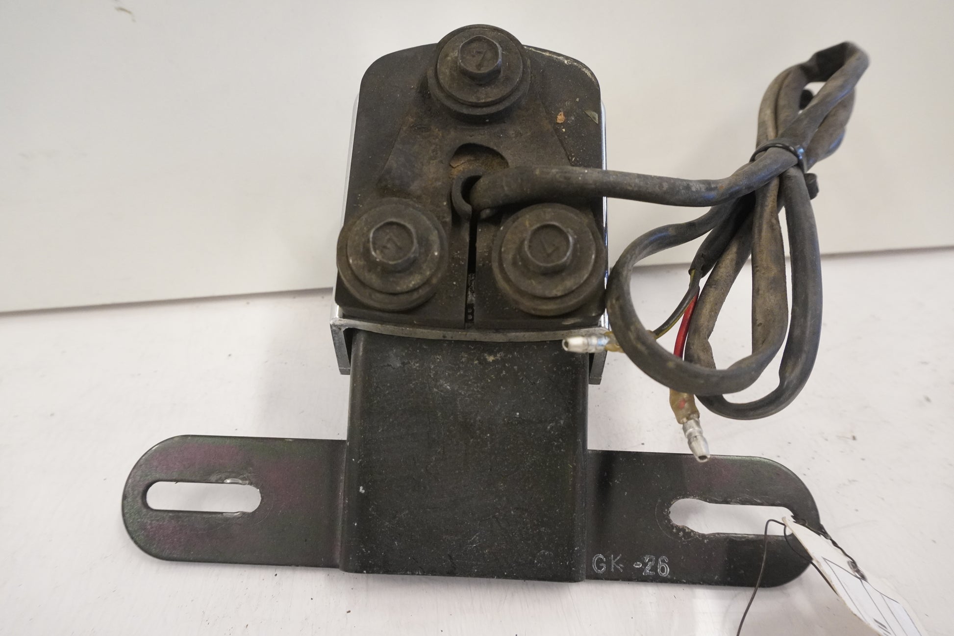 Vänster sida på Skyltbelysning från en Kawasaki VN 800 -1998 motorcykel.