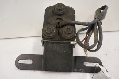 Vänster sida på Skyltbelysning från en Kawasaki VN 800 -1998 motorcykel.