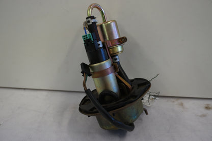 Höger sida på Bensinpump insprut från en Honda CBR 900 RR -2000 motorcykel.