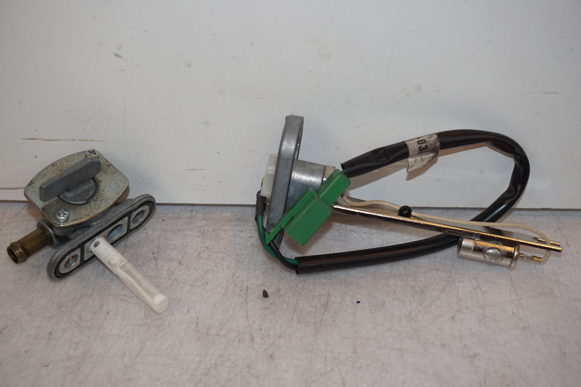 Framsidan på Bensintankgivare från en Yamaha YZF 1000 R1 -2001 motorcykel.