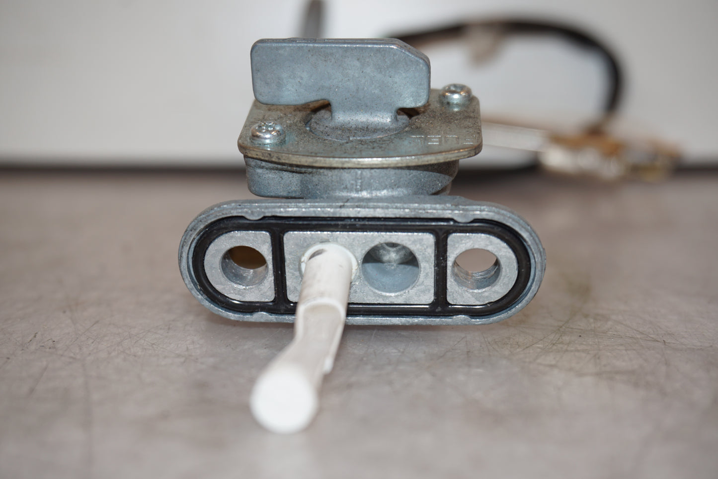 Höger sida på Bensintankgivare från en Yamaha YZF 1000 R1 -2001 motorcykel.